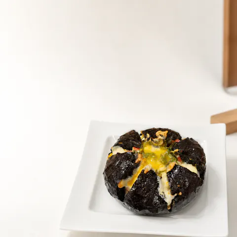 먹물치즈빵 카페 음식사진